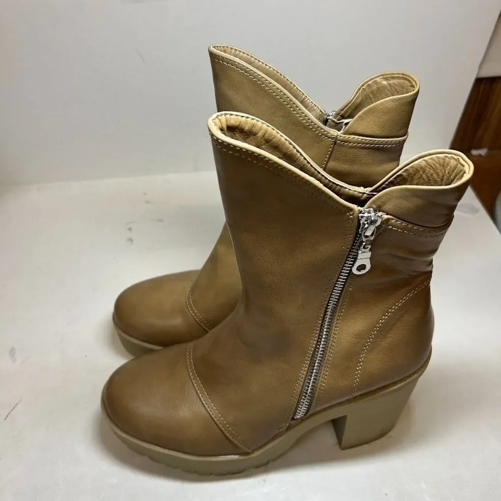 Journee Collection Womens 8 M Tan Jaquie Mid Shaft Block Heel Boots DISPLAY RI5